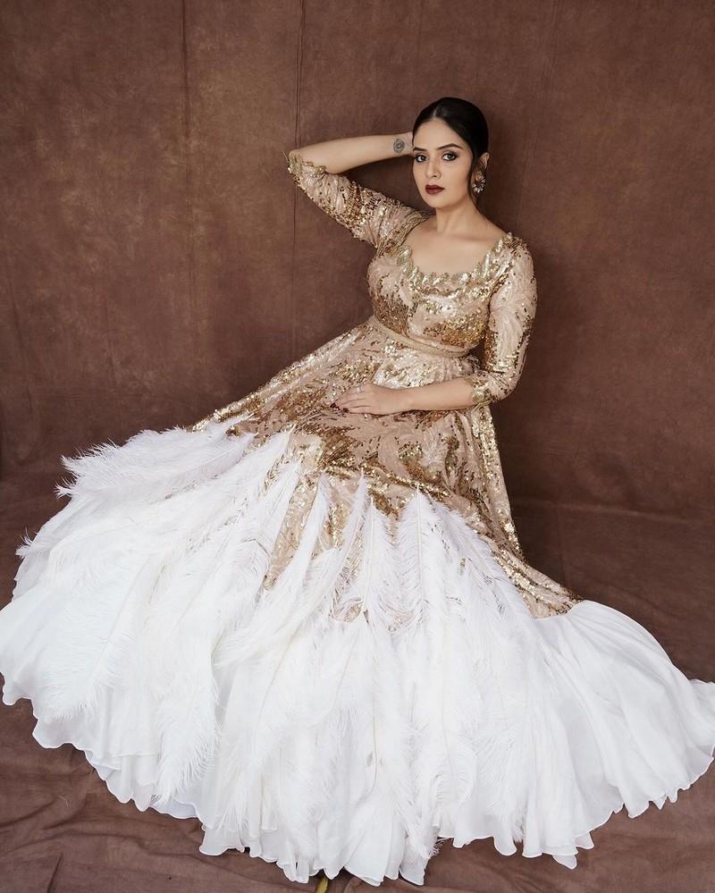 Sreemukhi 8