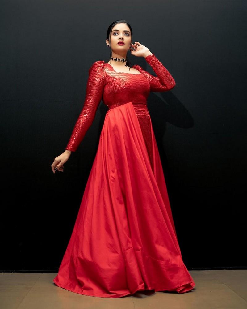 Sreemukhi 2