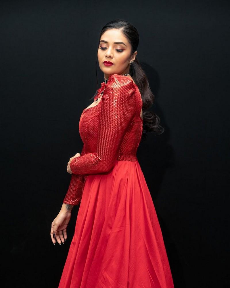 Sreemukhi 7