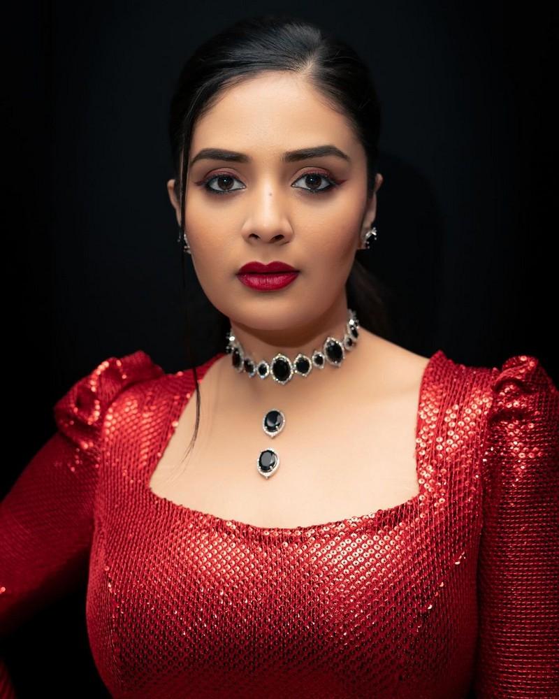 Sreemukhi 8