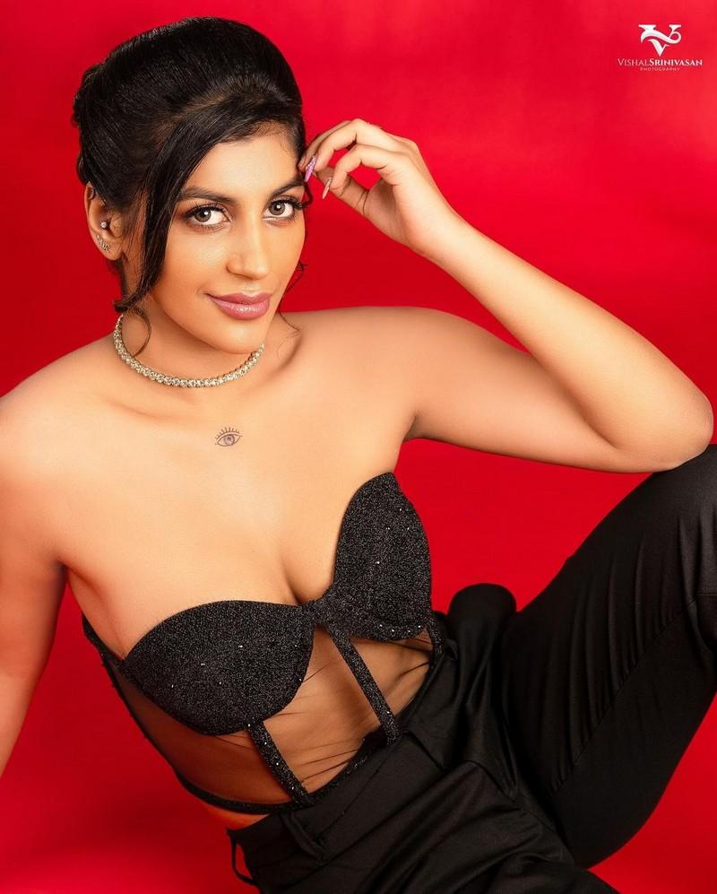 Yashika Aannand 3