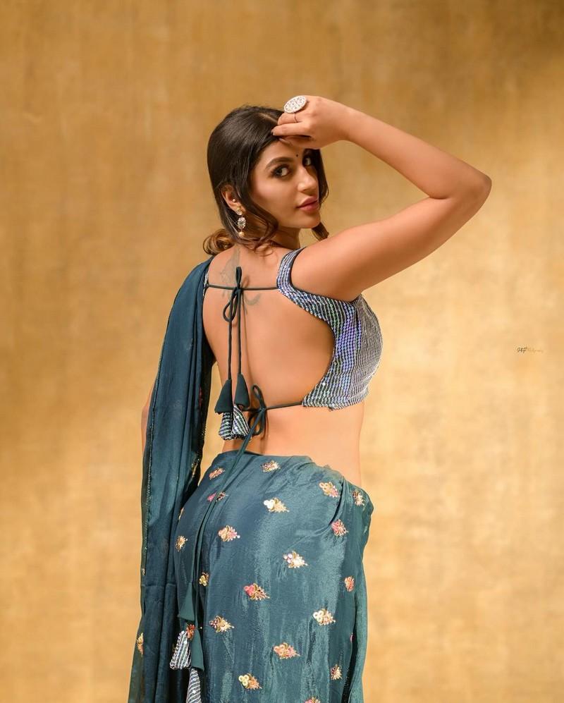 Yashika Aannand 6