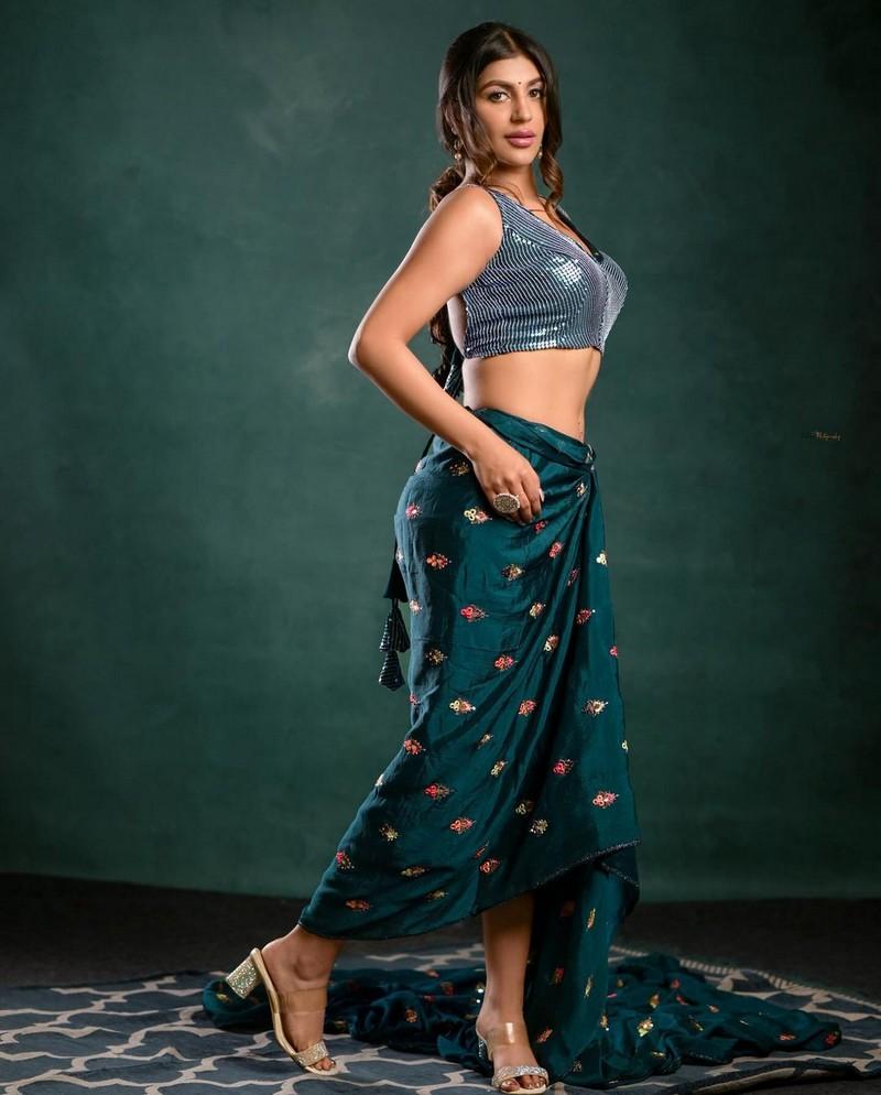 Yashika Aannand 7
