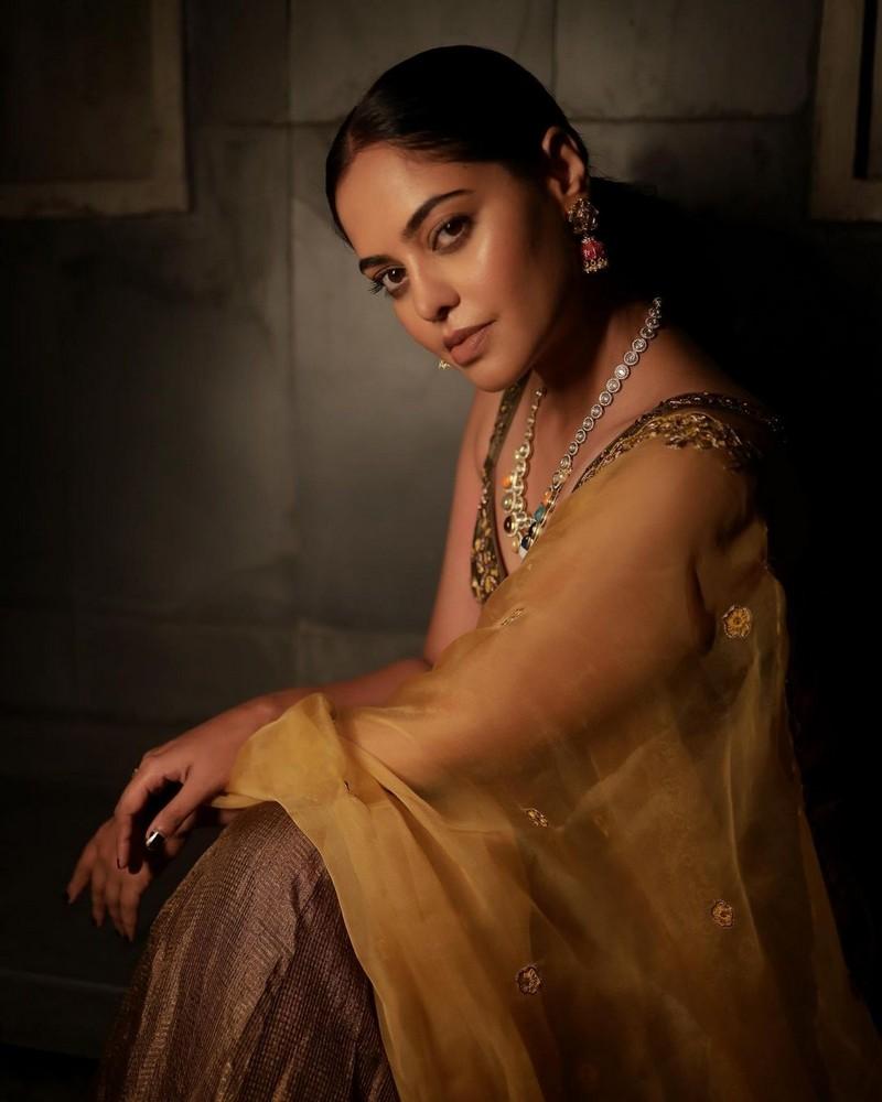Bindu Madhavi 5