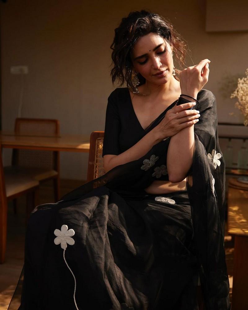 Karishma Tanna 7