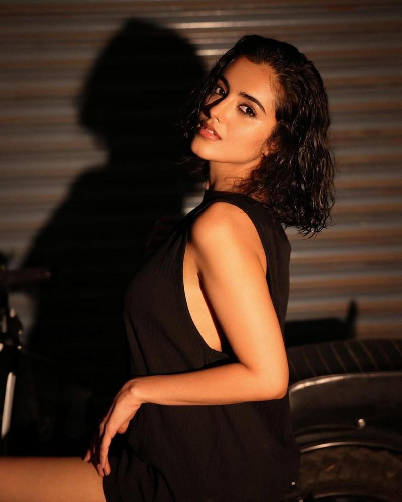 Malvika Sharma 11