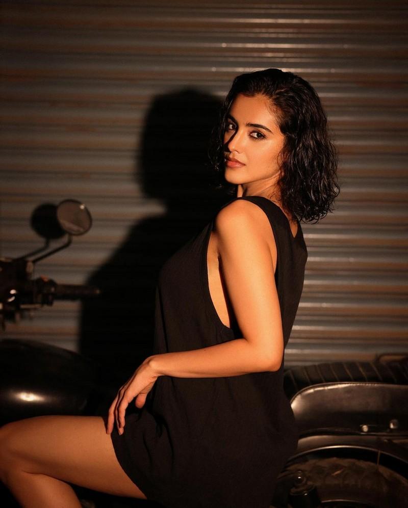 Malvika Sharma 8