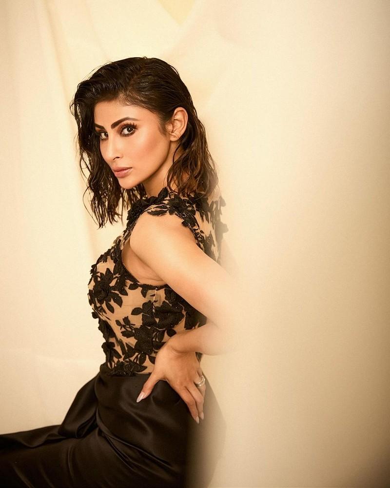Mouni Roy 3