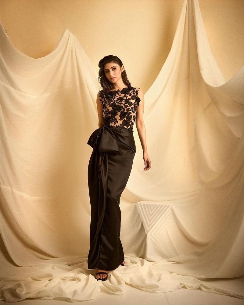 Mouni Roy 5