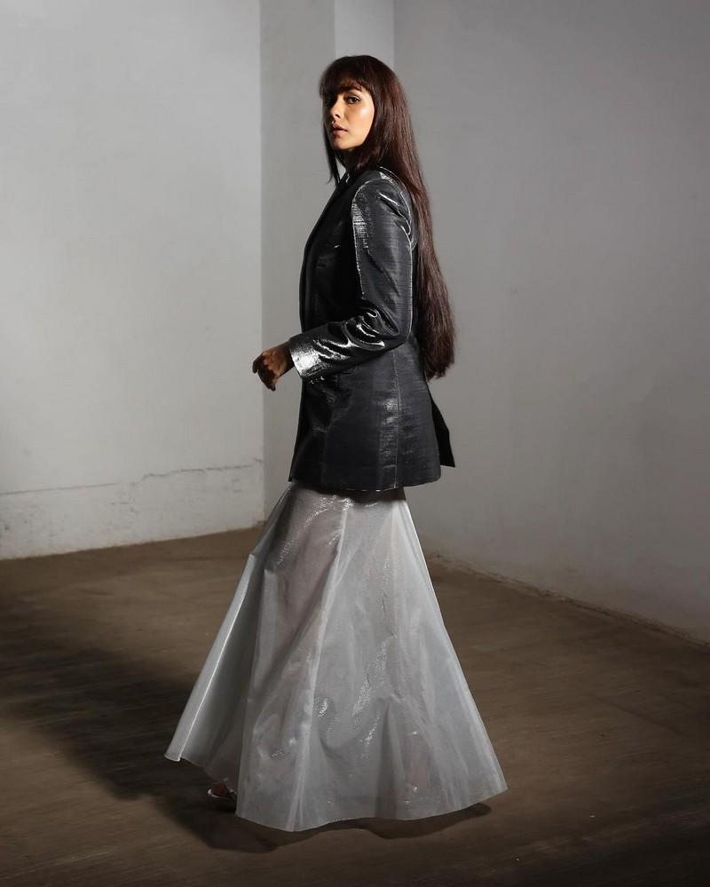 Mrunal Thakur 3