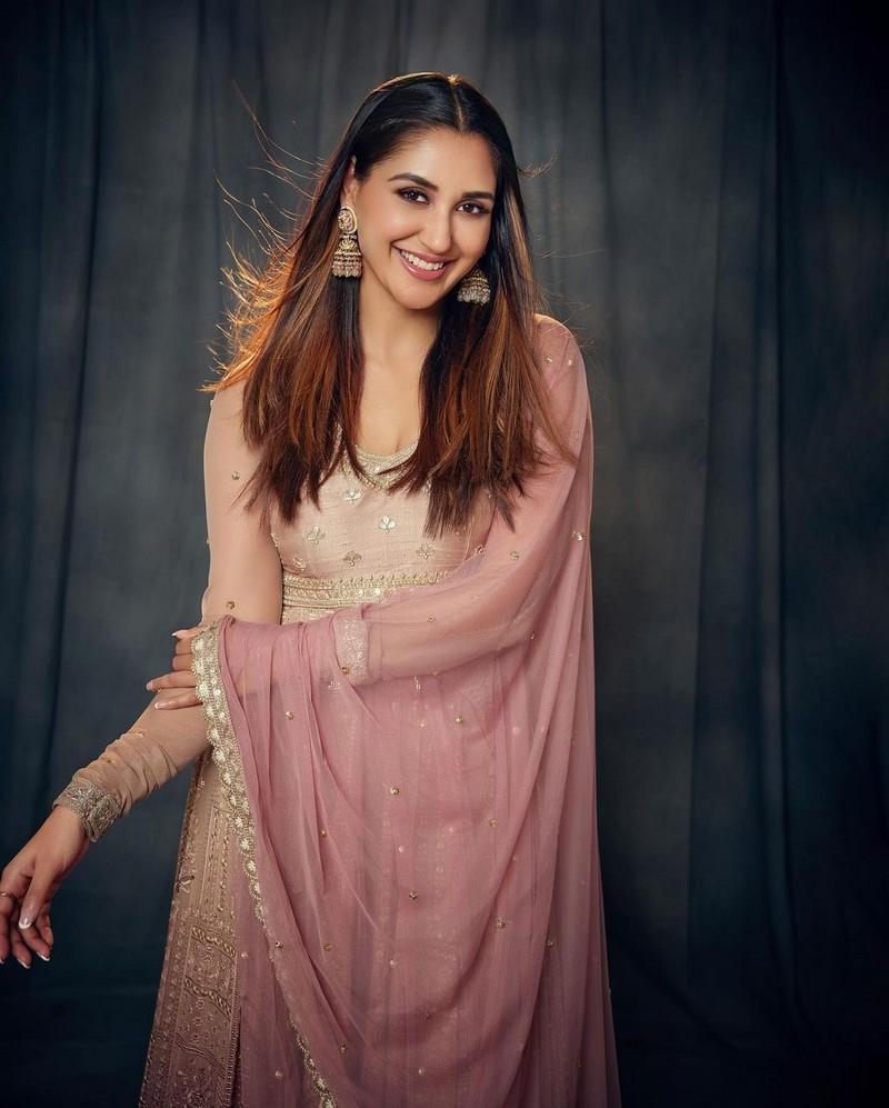 Nikita Dutta 7