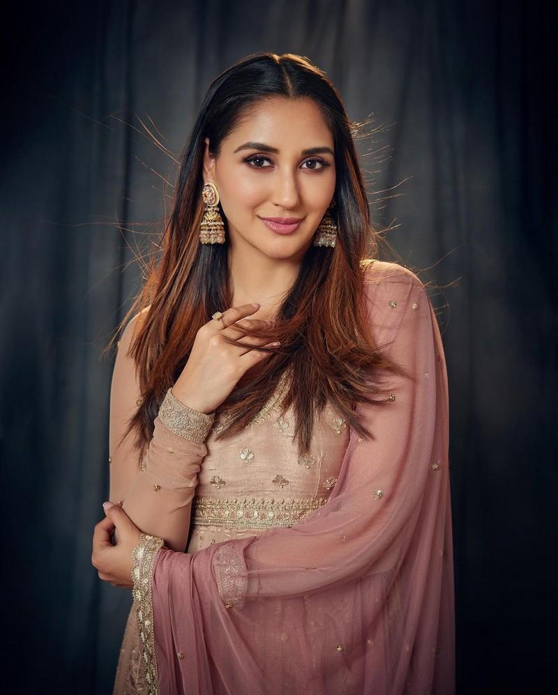 Nikita Dutta 8
