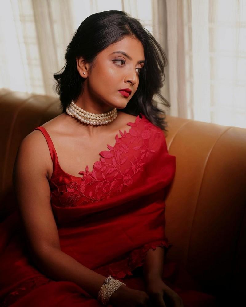 Nivedhithaa 1