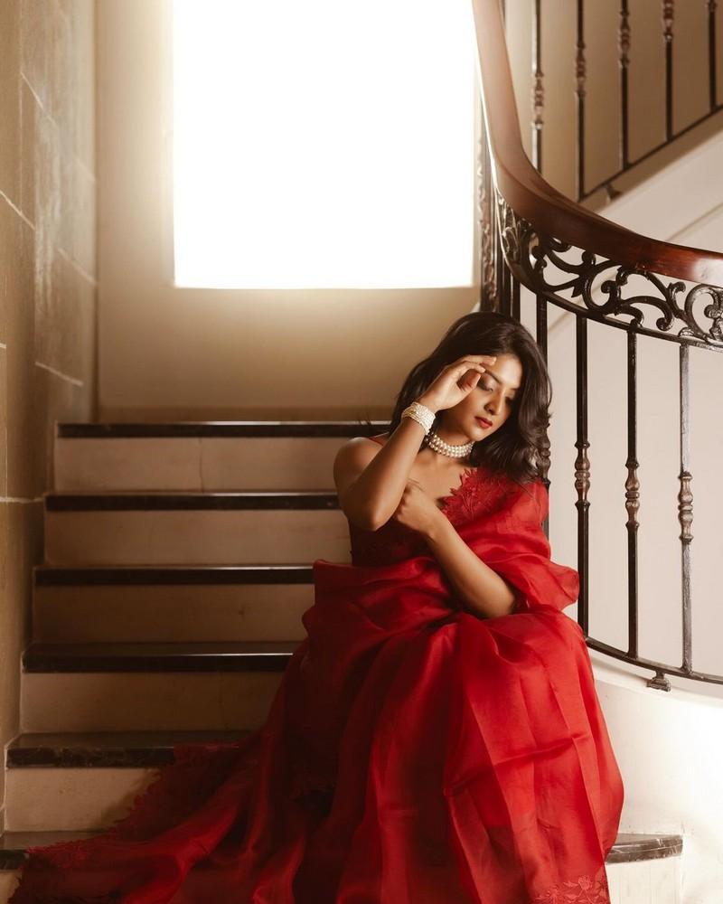 Nivedhithaa 4