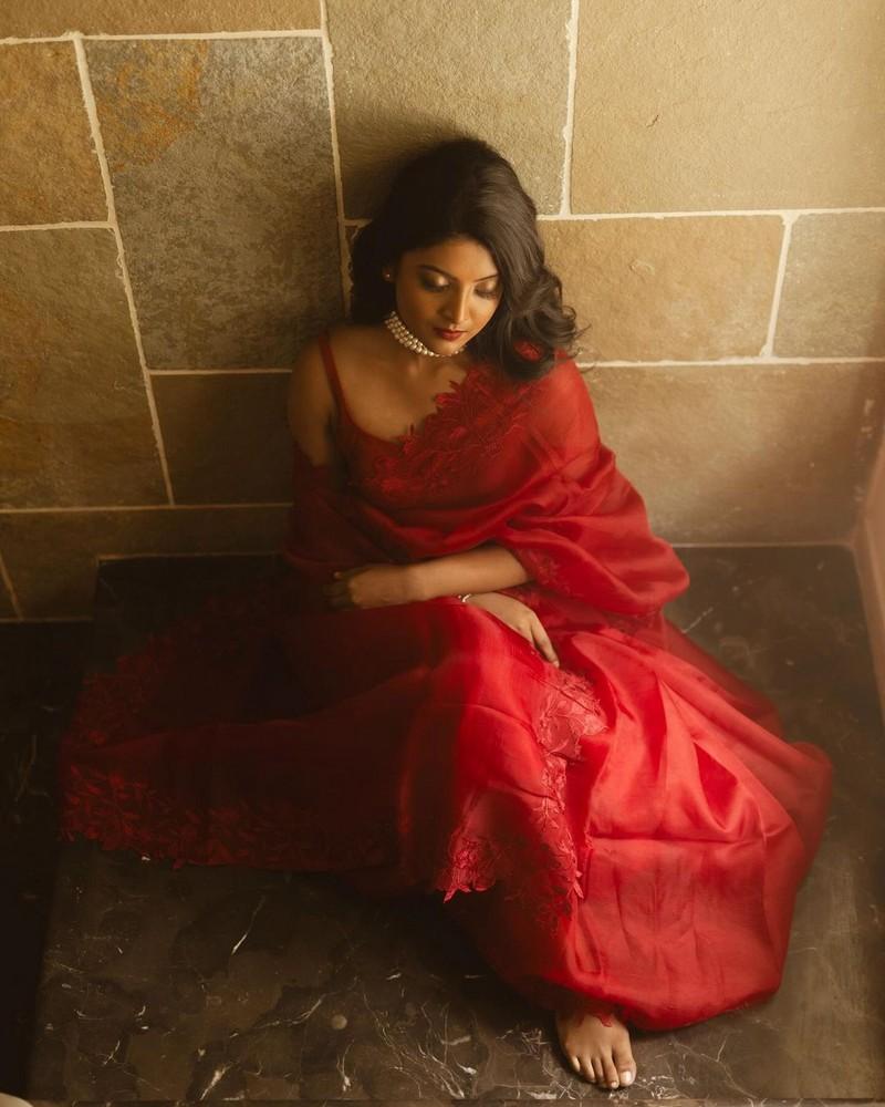 Nivedhithaa 5