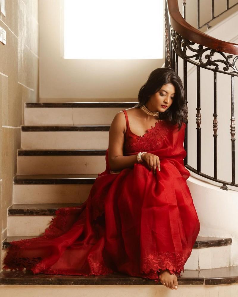 Nivedhithaa 7