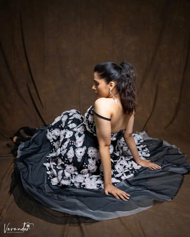 Rashmi Gautam 6