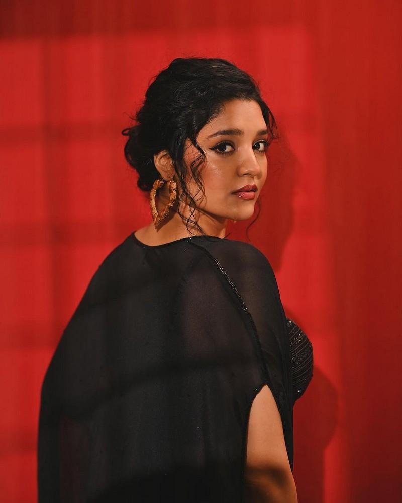 Ritika Singh 10