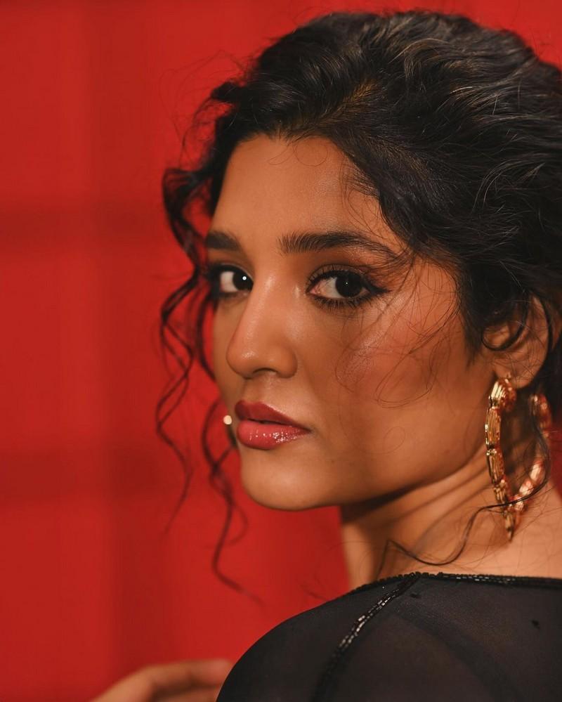 Ritika Singh 11