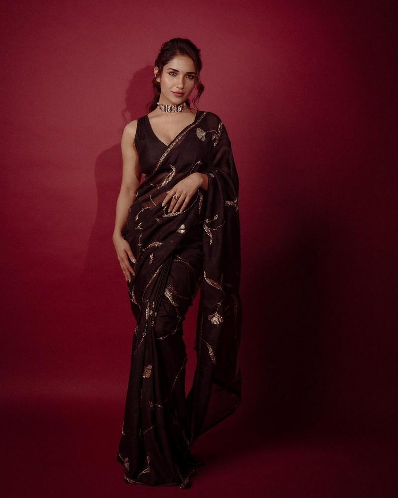 Ruhani Sharma 4