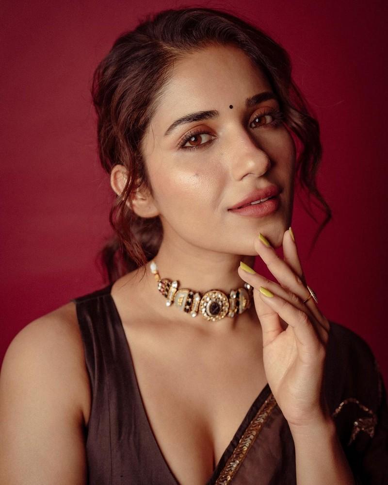 Ruhani Sharma 5