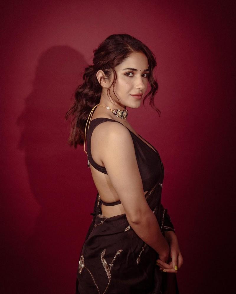 Ruhani Sharma 6