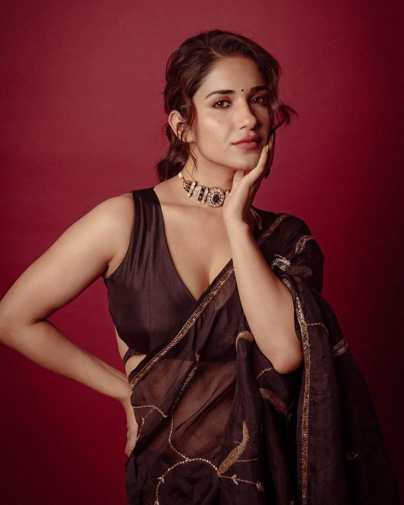 Ruhani Sharma 8