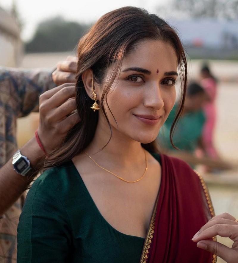 Ruhani Sharma 7