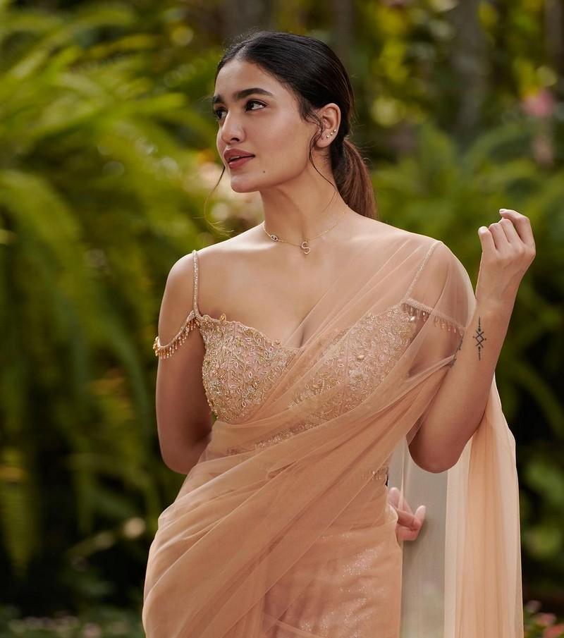 Saniya Iyappan 12