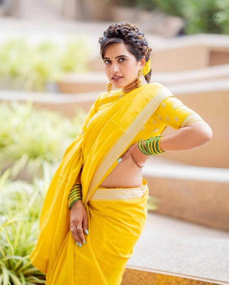 Sravanthi Chokarapu 10