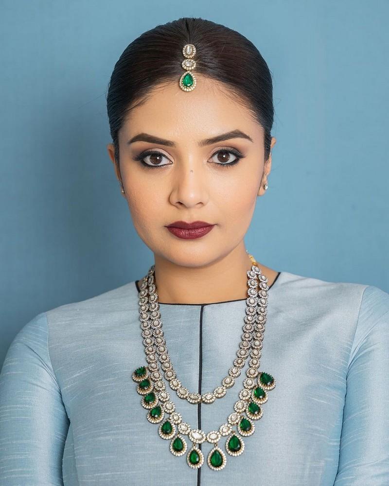 Sreemukhi 2