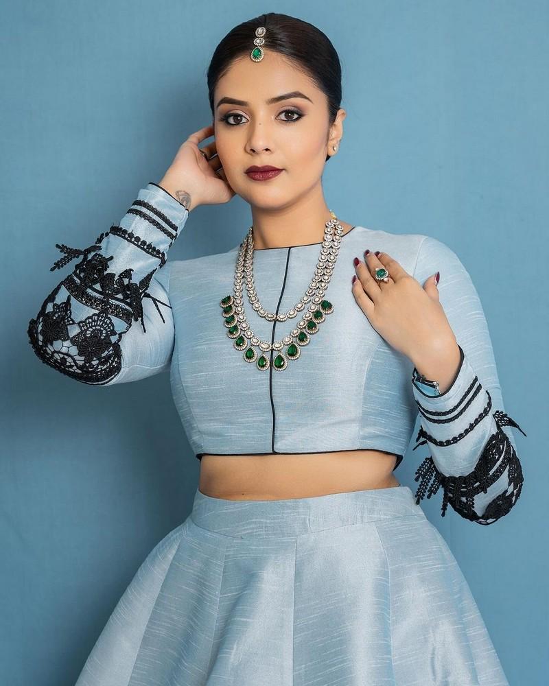Sreemukhi 4