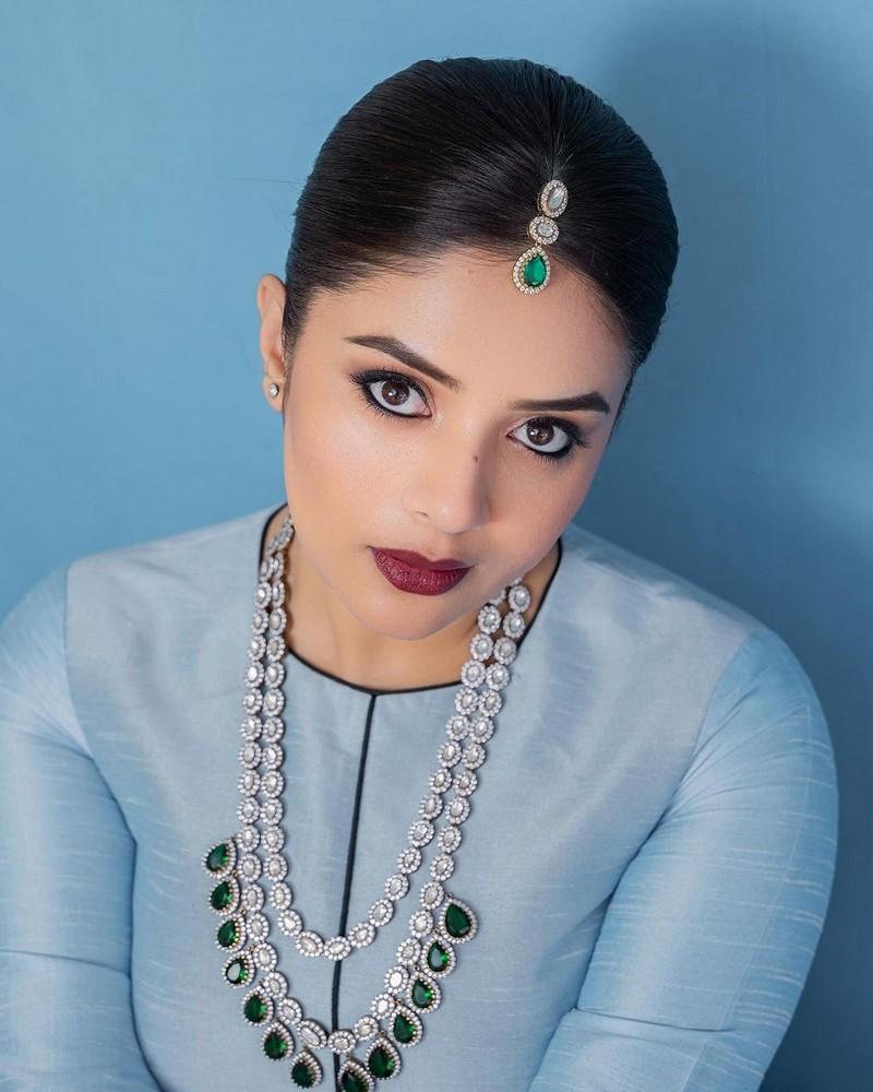 Sreemukhi 5
