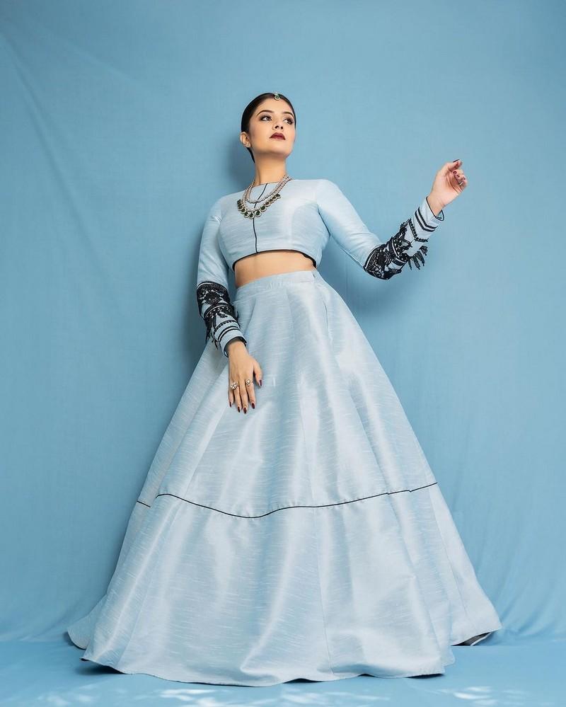 Sreemukhi 7