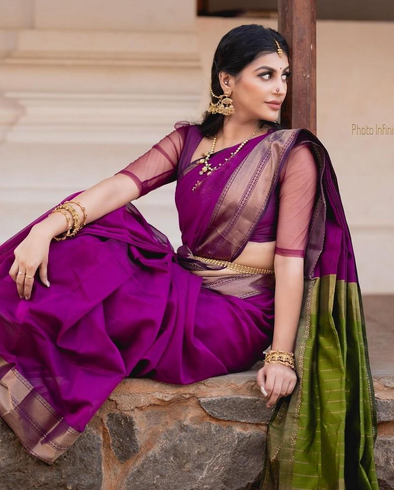 Yashika Aannand 4