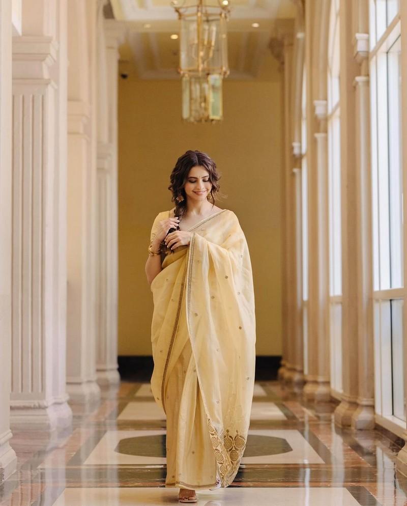 Aamna Sharif 9