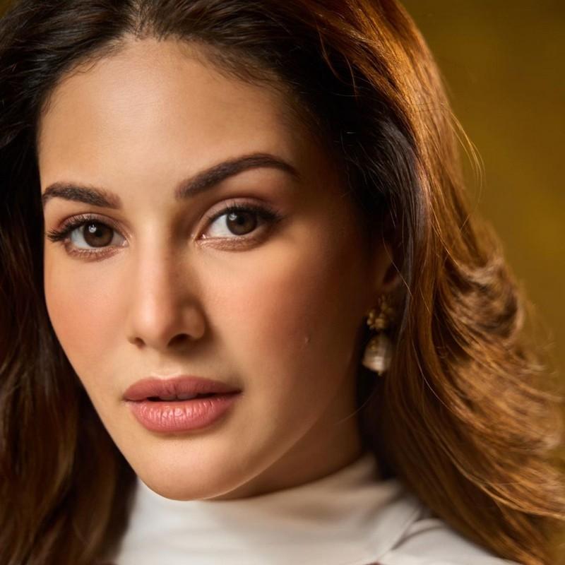 Amyra Dastur 5