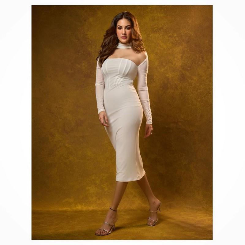Amyra Dastur 6
