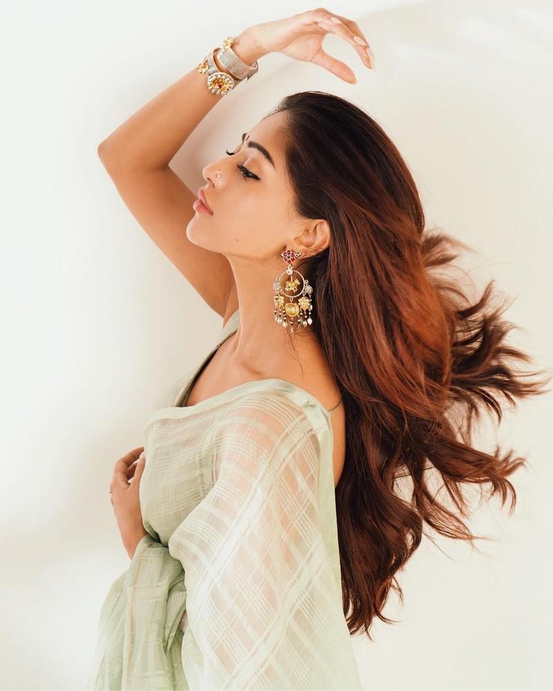 Anu Emmanuel 8