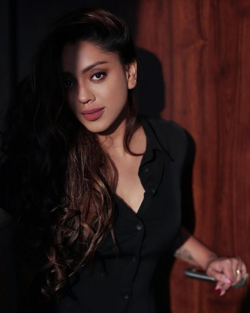 Deviyani Sharma 8