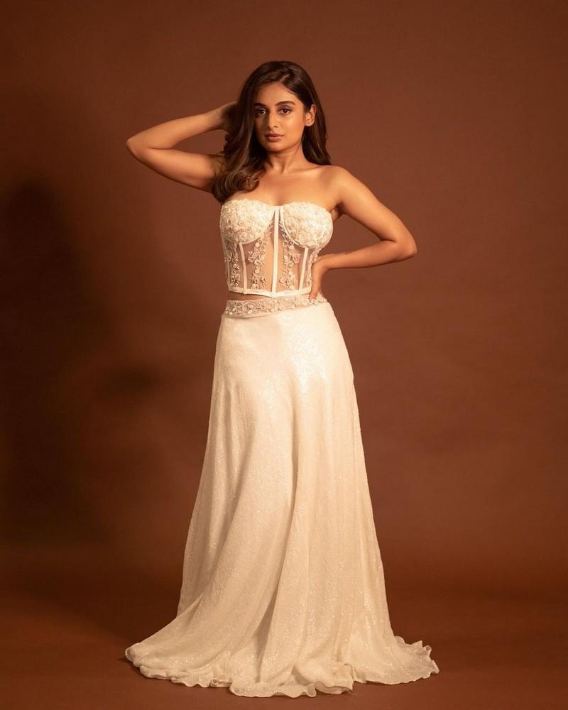 ESTHER ANIL 5