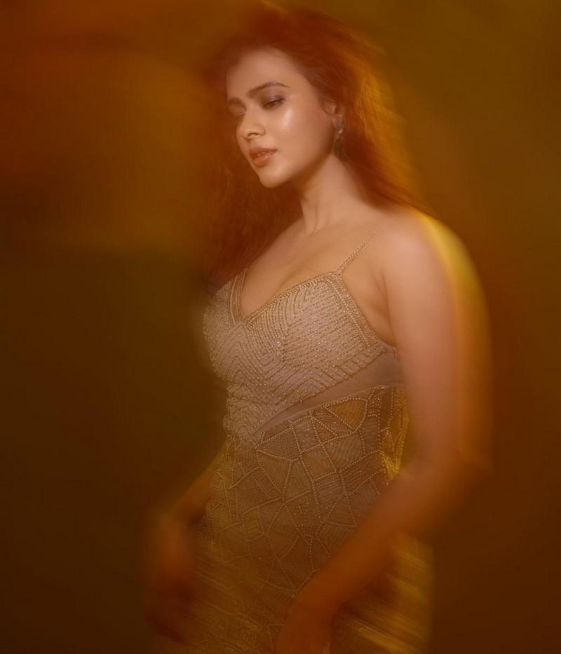 Hebah Patel 5