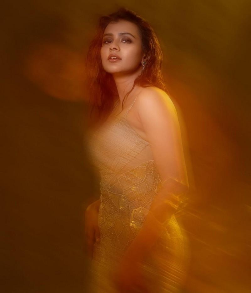Hebah Patel 6