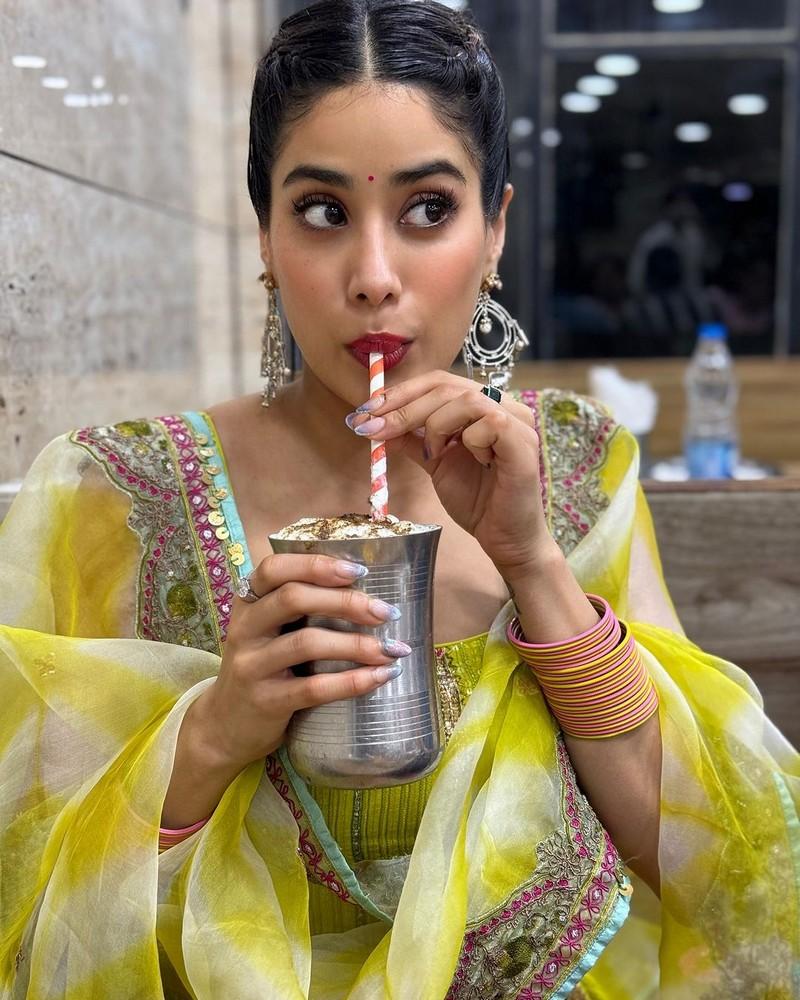 Janhvi Kapoor 4