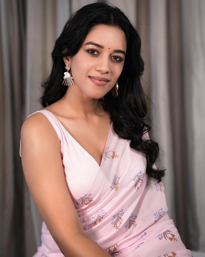 Mirnalini Ravi 4