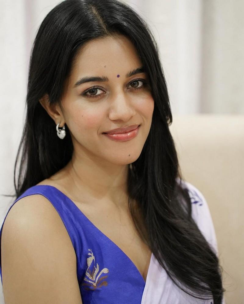 Mirnalini Ravi 12