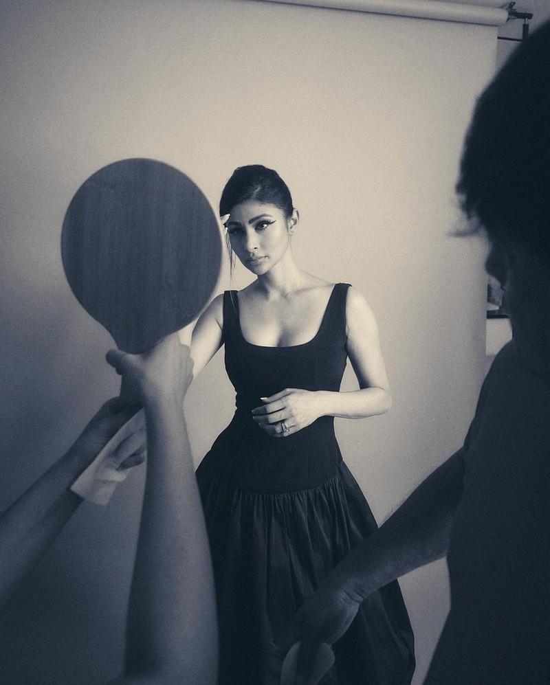 Mouni Roy 2