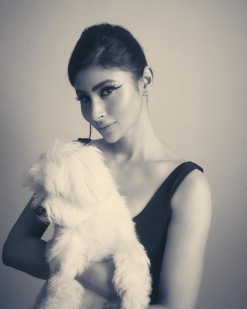Mouni Roy 4