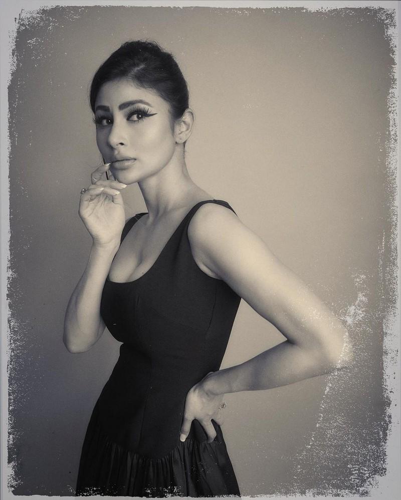 Mouni Roy 5