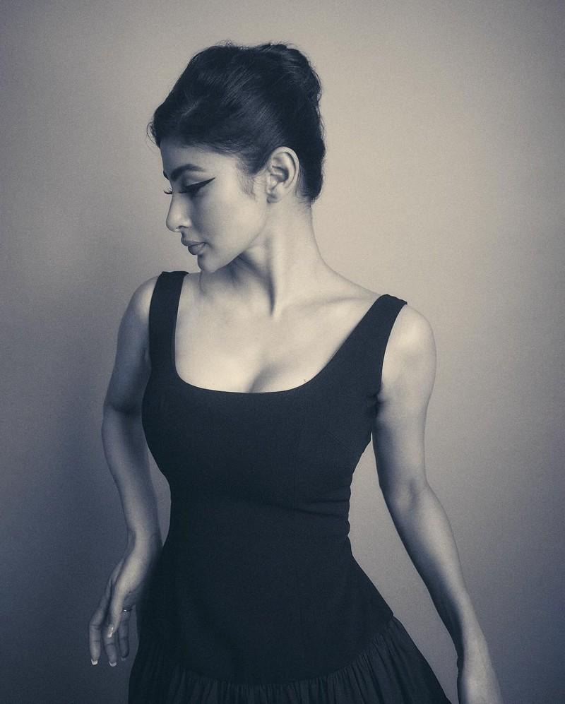 Mouni Roy 7